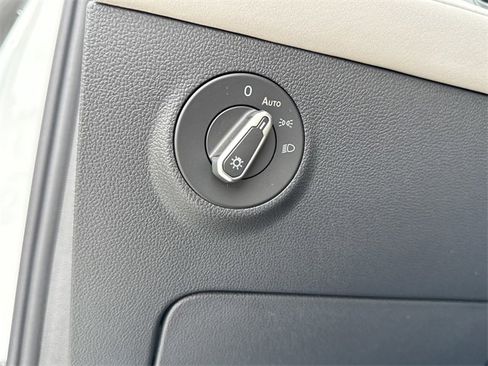 Used 2025 Volkswagen Taos SE image 26