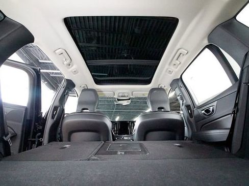 Certified 2025 Volvo V60 B5 Cross Country Plus image 27