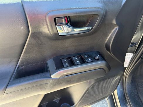 Used 2023 Toyota Tacoma TRD Off-Road AWD/4WD image 21