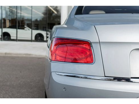 Used 2018 Bentley Flying Spur V8 image 9