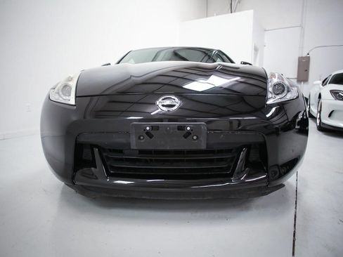 Used 2011 Nissan 370Z Touring w/ Sport Pkg RWD image 8