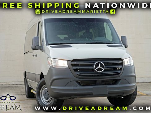Used 2022 Mercedes-Benz Sprinter 2500 image 2