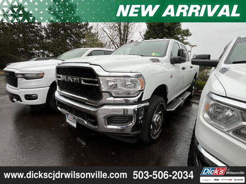 Used 2024 RAM 2500 Tradesman w/ Chrome Appearance Group image 5
