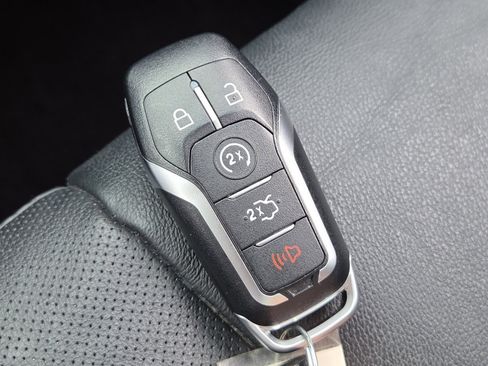 Used 2015 Ford Edge Titanium w/ Equipment Group 301A AWD/4WD image 32