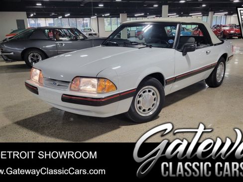 Used 1989 Ford Mustang LX image 1