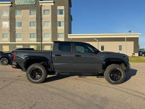 Used 2025 Toyota Tacoma TRD Pro AWD/4WD image 13