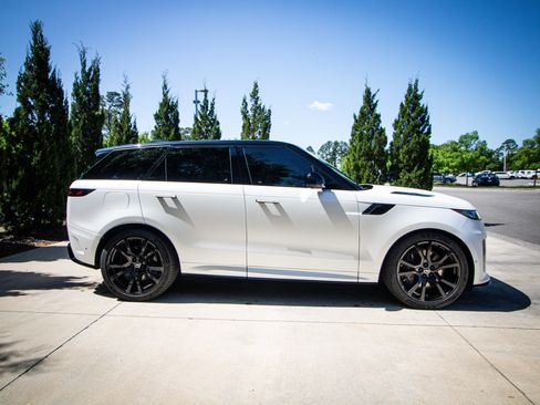Used 2024 Land Rover Range Rover Sport AWD/4WD image 11