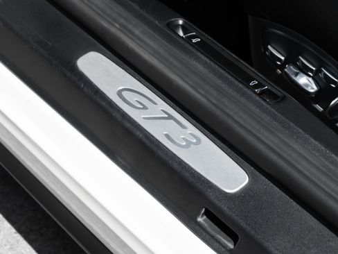 Used 2015 Porsche 911 GT3 RWD image 25