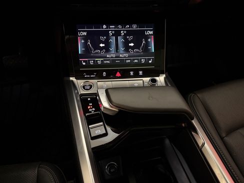 Used 2024 Audi Q8 e-tron Premium Plus w/ Premium Plus Package AWD/4WD image 18