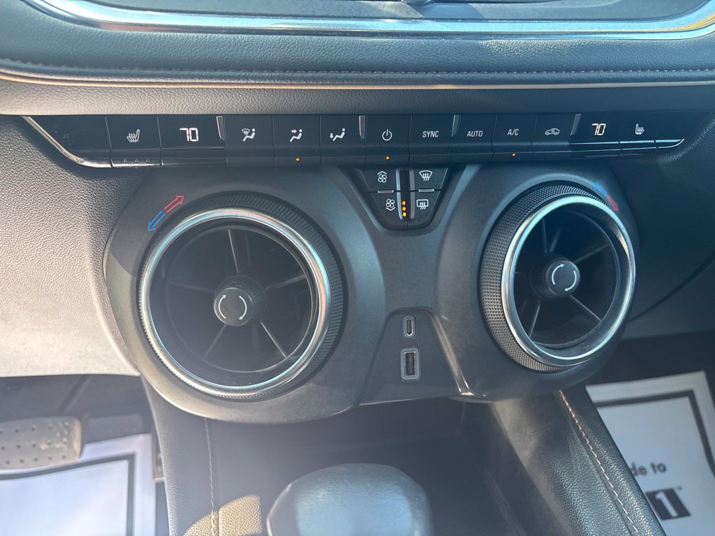 Used 2022 Chevrolet Blazer Premier w/ LPO, Black Grille Bar Package AWD/4WD image 26