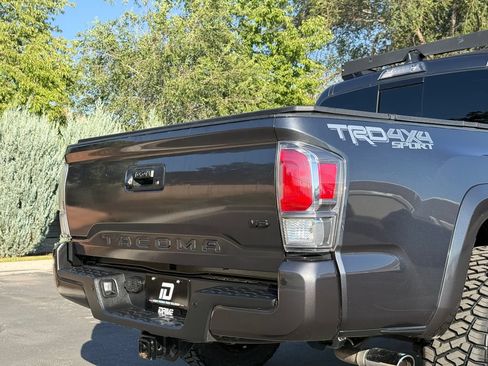 Used 2022 Toyota Tacoma TRD Sport w/ Technology Package AWD/4WD image 15