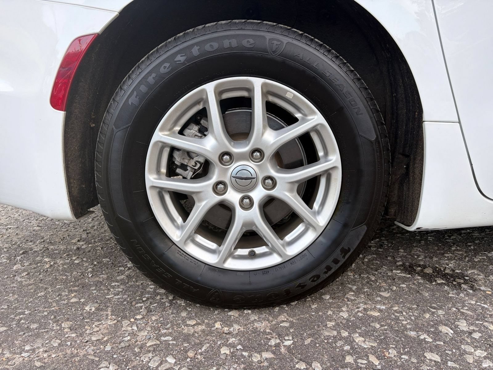 Used 2024 Chrysler Pacifica Touring-L FWD image 32