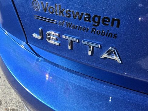 Used 2024 Volkswagen Jetta SE w/ Panoramic Sunroof Package image 11