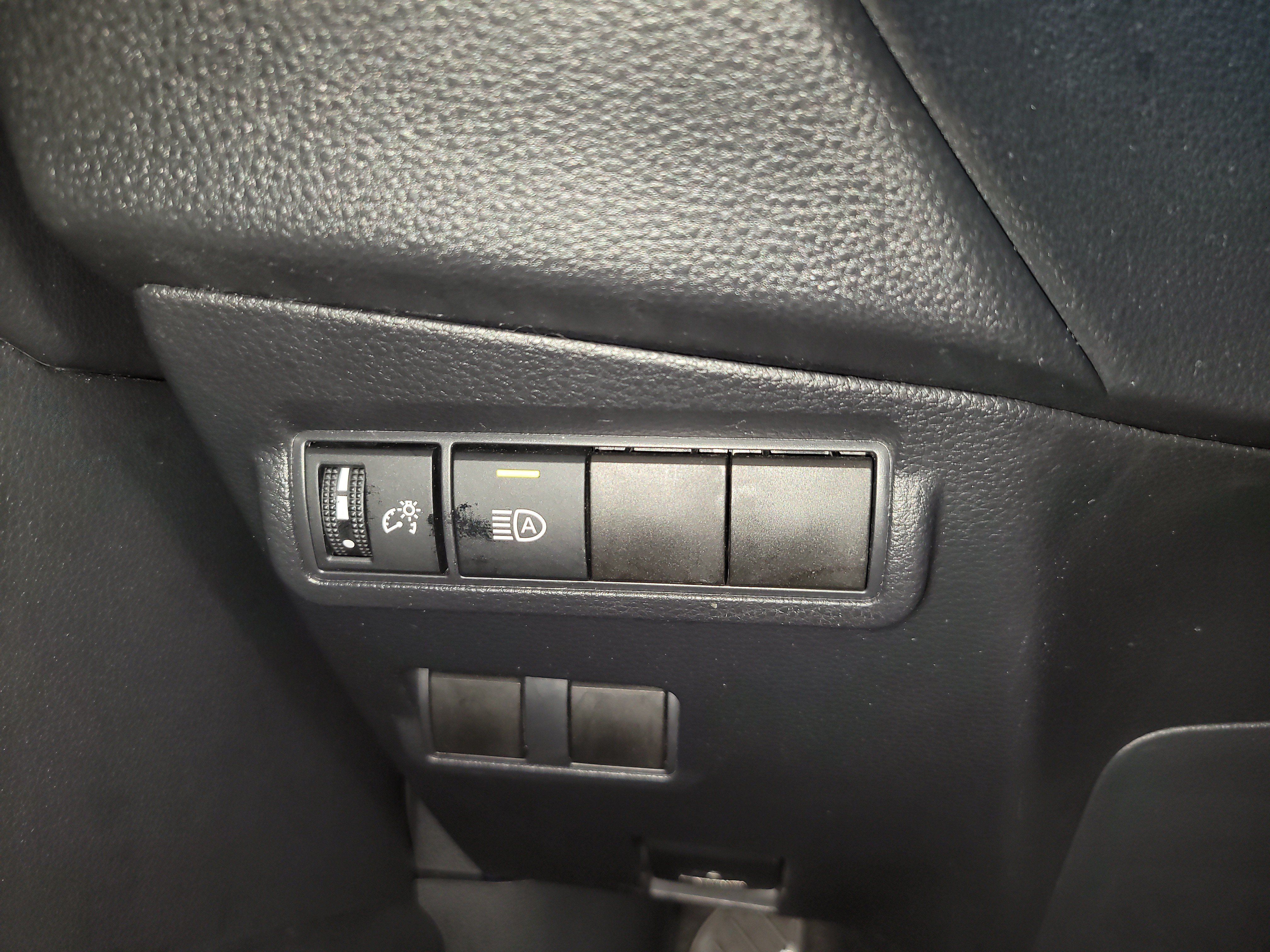 Used 2024 Toyota Corolla Cross LE FWD image 32