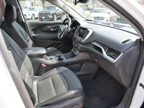 Used 2024 GMC Terrain SLT image 17