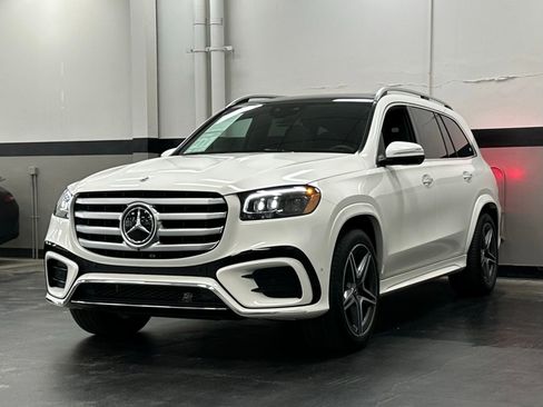 Certified 2025 Mercedes-Benz GLS 450 4MATIC image 4