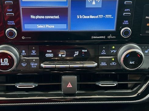 Used 2022 Toyota Highlander XSE FWD image 13