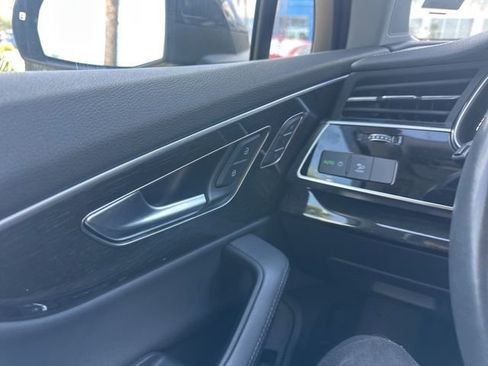 Used 2024 Audi Q7 3.0T Premium Plus image 21