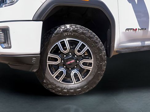 Used 2022 GMC Sierra 2500 AT4 w/ AT4 Premium Plus Package AWD/4WD image 4
