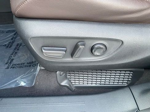 Used 2022 Toyota Sienna Platinum image 21