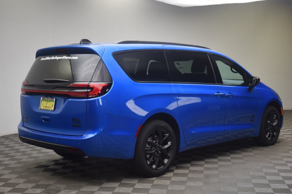 New 2027 Chrysler Pacifica Select AWD/4WD image 6