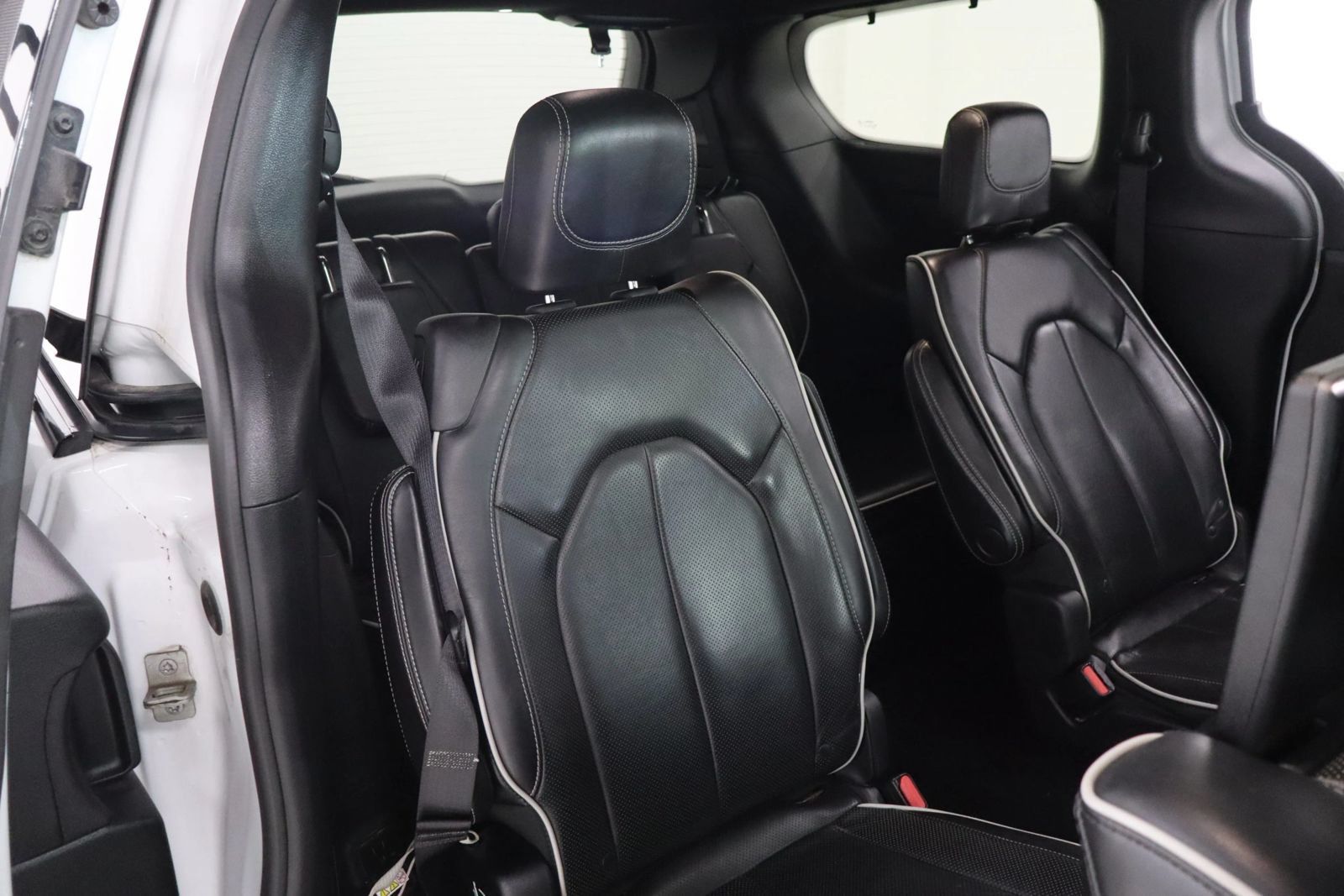 Used 2018 Chrysler Pacifica Limited w/ S Appearance Package FWD image 23