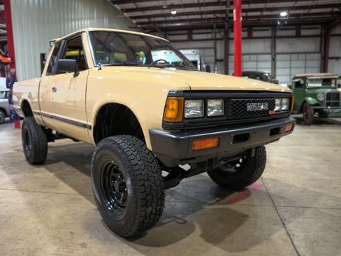 Used 1986 Nissan Pickup 4x4 King Cab image 12