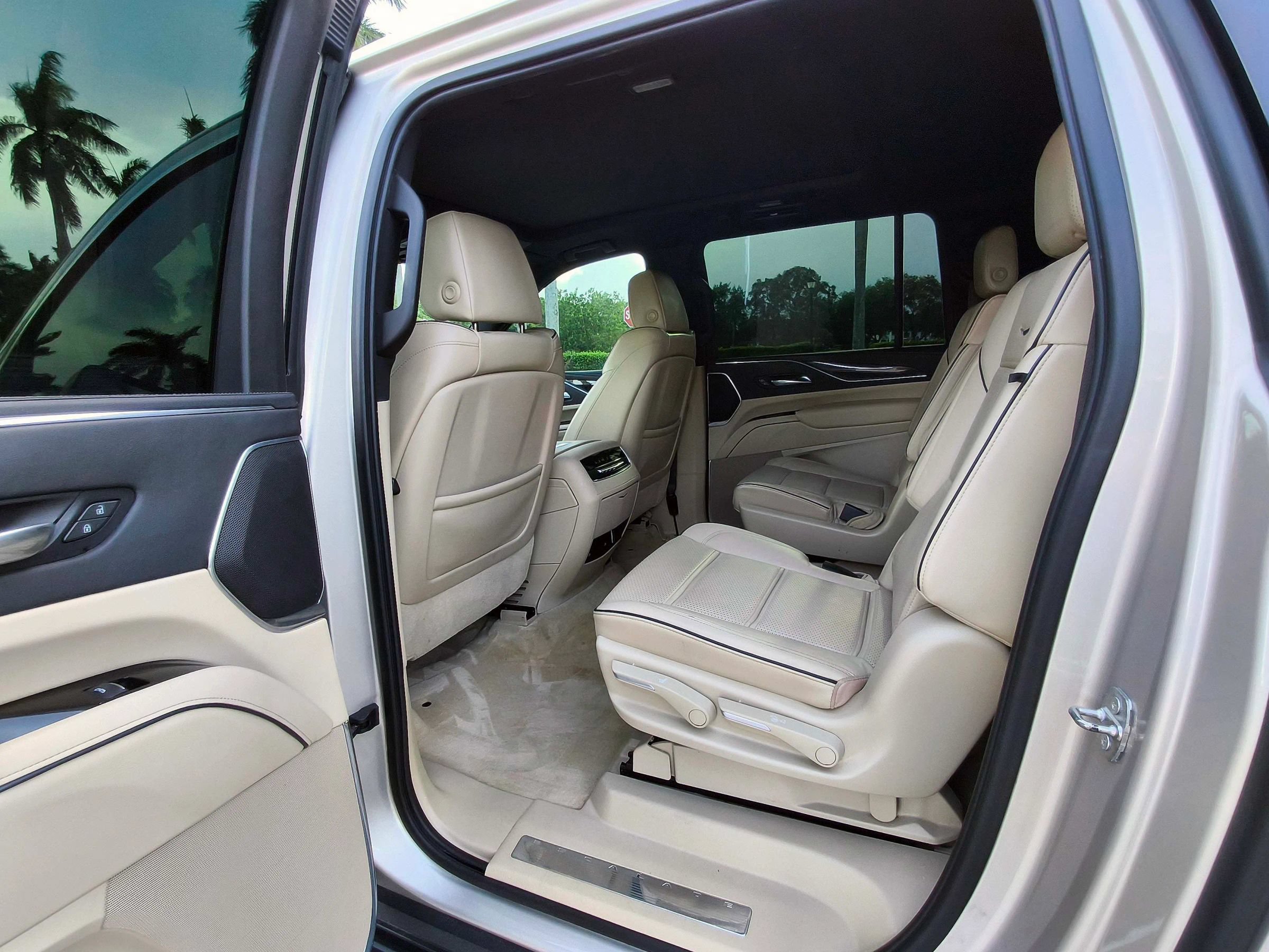Used 2021 Cadillac Escalade ESV Premium Luxury w/ Performance Package RWD image 12