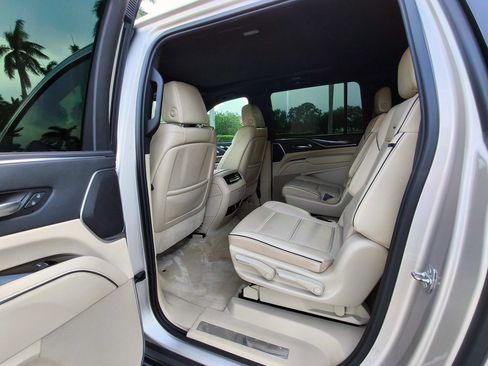Used 2021 Cadillac Escalade ESV Premium Luxury w/ Performance Package RWD image 12