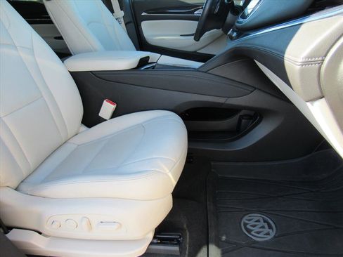 Used 2023 Buick Enclave Premium image 7