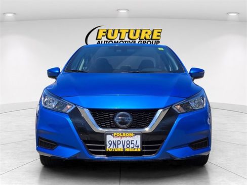 Used 2021 Nissan Versa SV image 2