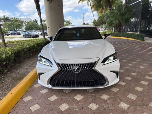 Used 2025 Lexus ES 350 w/ Premium Package image 2