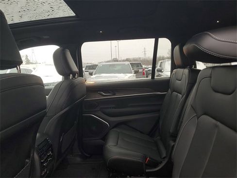 New 2025 Jeep Grand Cherokee L Limited w/ Trailer Tow Package image 10