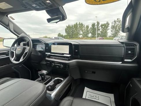 Used 2025 Chevrolet Silverado 1500 LTZ AWD/4WD image 35