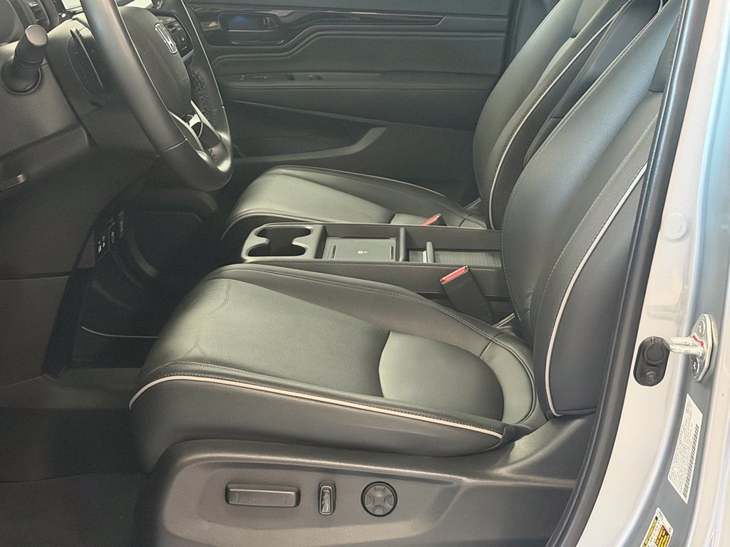 Used 2025 Honda Odyssey Touring image 12