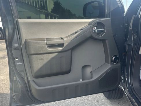 Used 2015 Nissan Xterra S RWD image 9