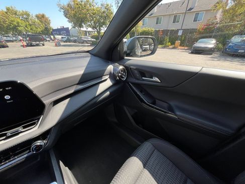 Used 2025 Chevrolet Equinox LT FWD image 34