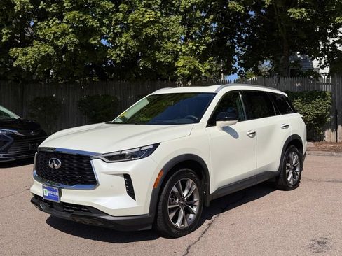 Used 2023 INFINITI QX60 Luxe w/ Vision Package AWD/4WD image 2