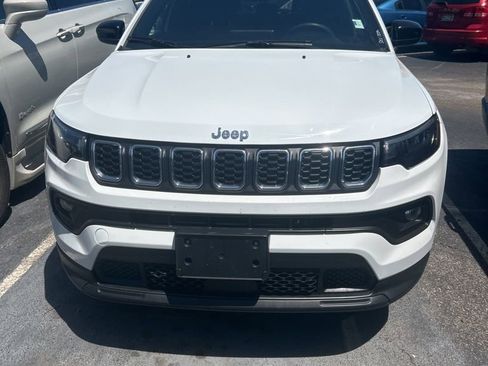 Used 2024 Jeep Compass Latitude image 7