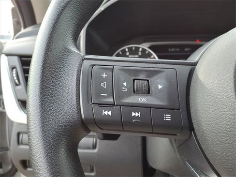 Used 2024 Nissan Rogue SV image 15