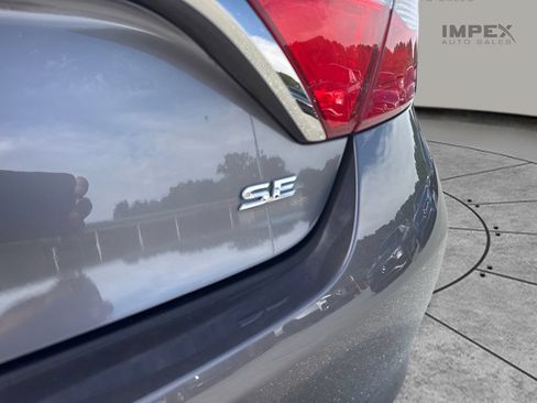 Used 2015 Toyota Camry SE FWD image 17