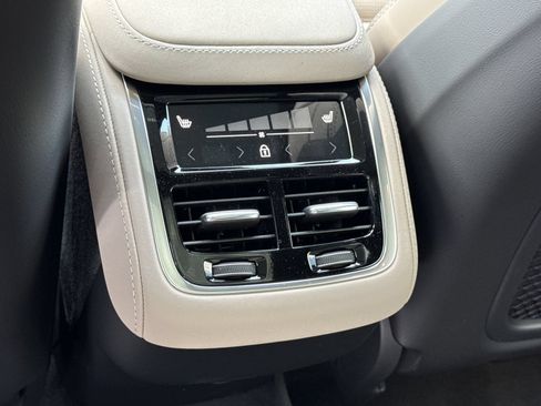 New 2026 Volvo XC90 B5 Ultra w/ Protection Package Premier AWD/4WD image 17