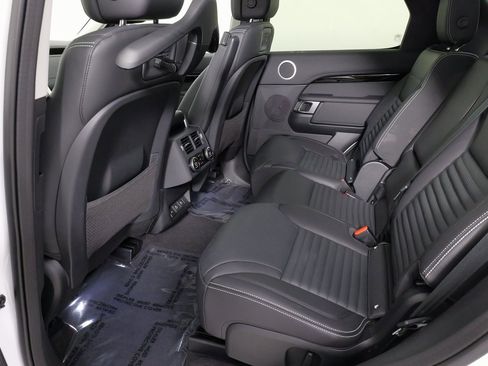 Used 2024 Land Rover Discovery S image 38