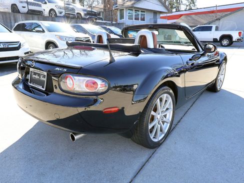 Used 2006 MAZDA MX-5 Miata Grand Touring w/ Suspension Pkg image 8