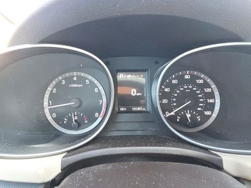 Used 2017 Hyundai Santa Fe Sport image 11