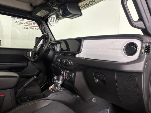 Used 2024 Jeep Wrangler Unlimited Sport AWD/4WD image 28