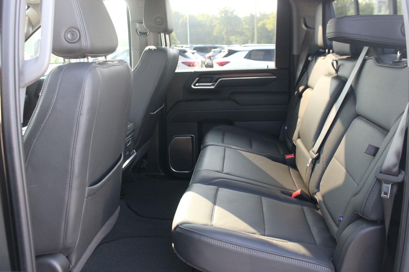 Used 2025 GMC Sierra 2500 Denali w/ Denali Reserve Package AWD/4WD image 33