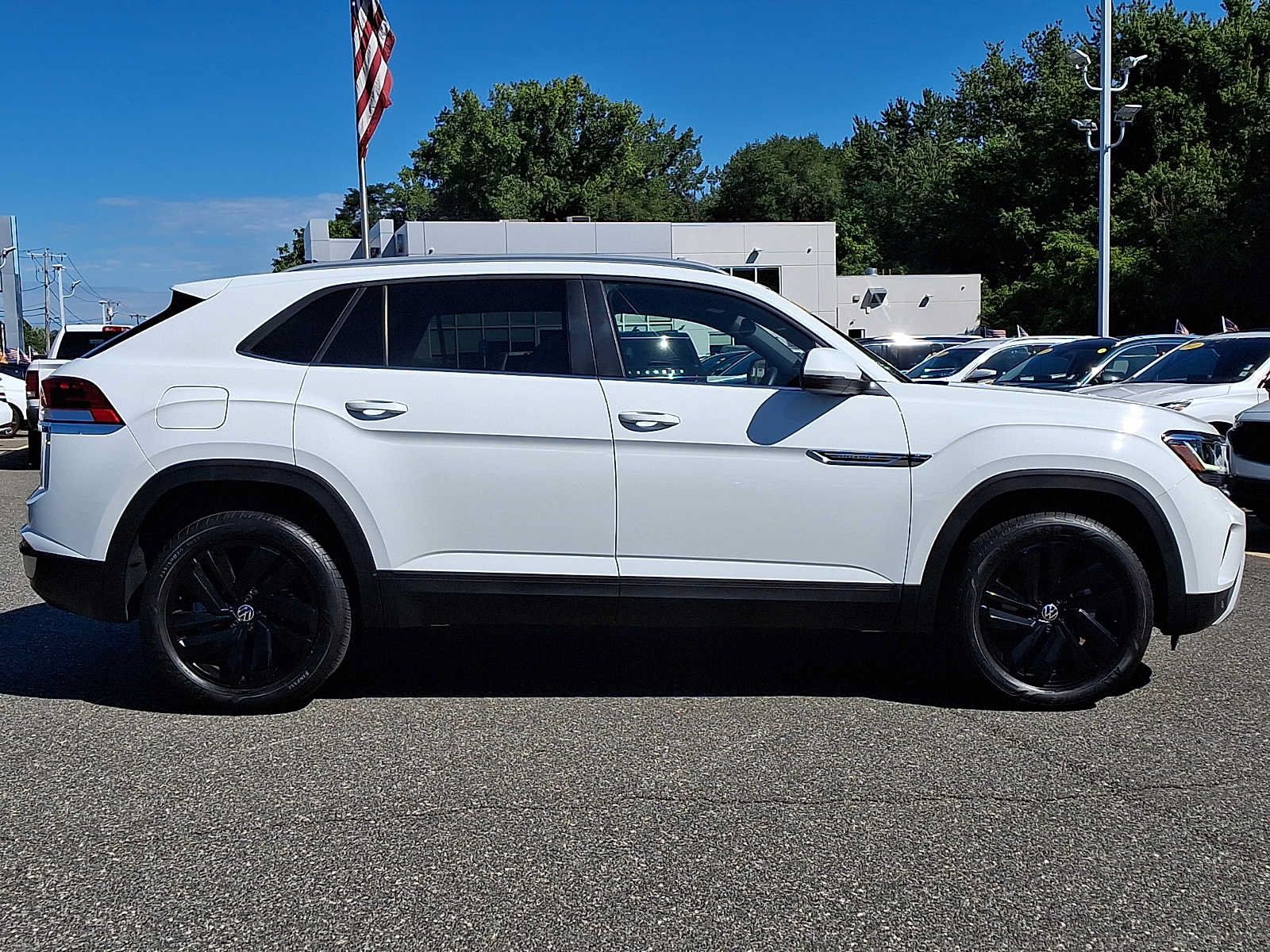 Used 2022 Volkswagen Atlas Cross Sport SE AWD/4WD image 7