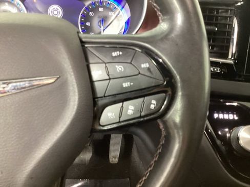 Used 2019 Chrysler Pacifica Touring-L FWD image 15