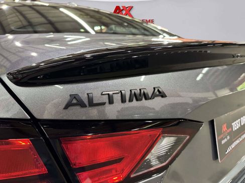 Used 2022 Nissan Altima 2.5 SR w/ Midnight Edition Package FWD image 12